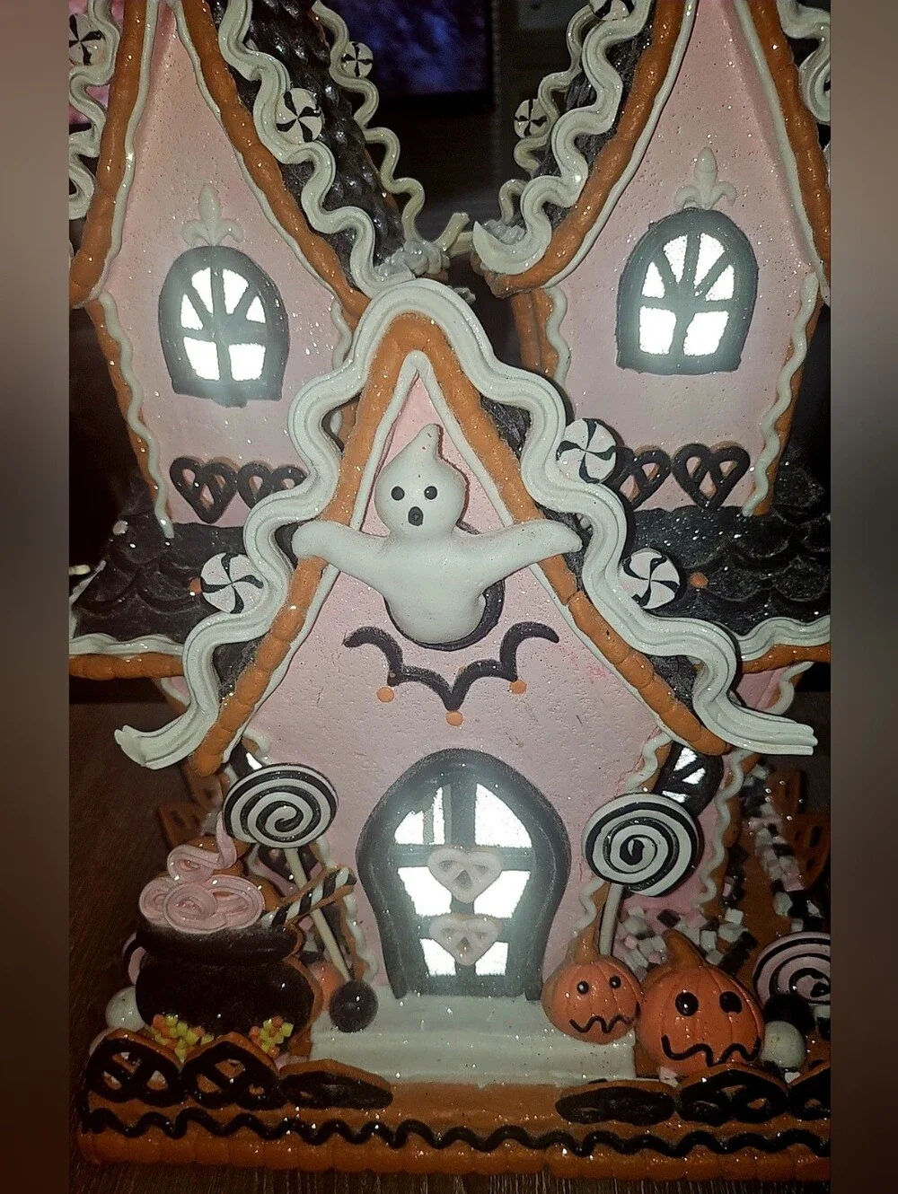 Candy Corn Lane Pastel LED Gingerbread Halloween House Lights Up and works! 16